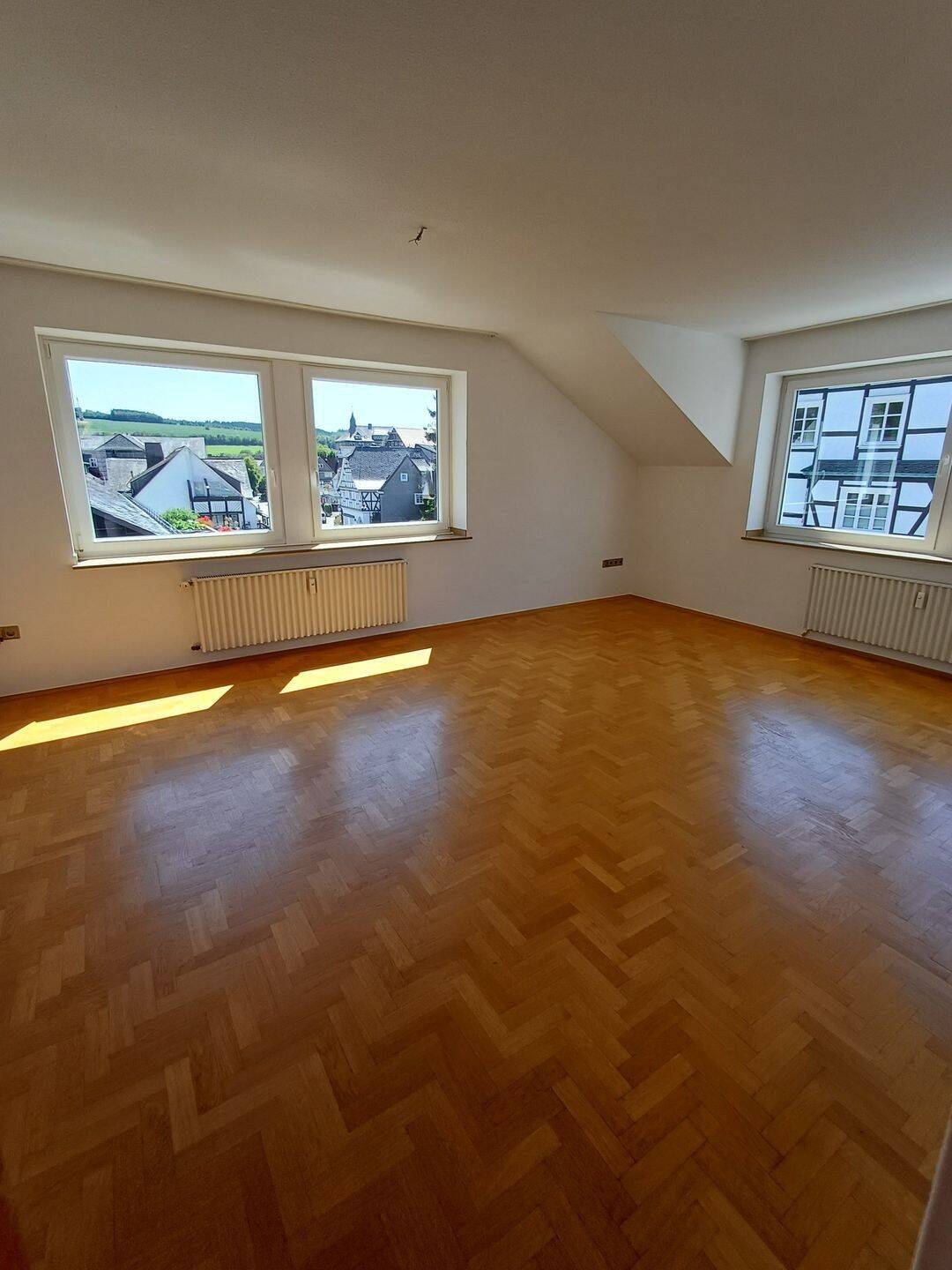 Große Dachgeschoßwohnung mit Dachterrasse zu vermieten, 57392 Schmallenberg