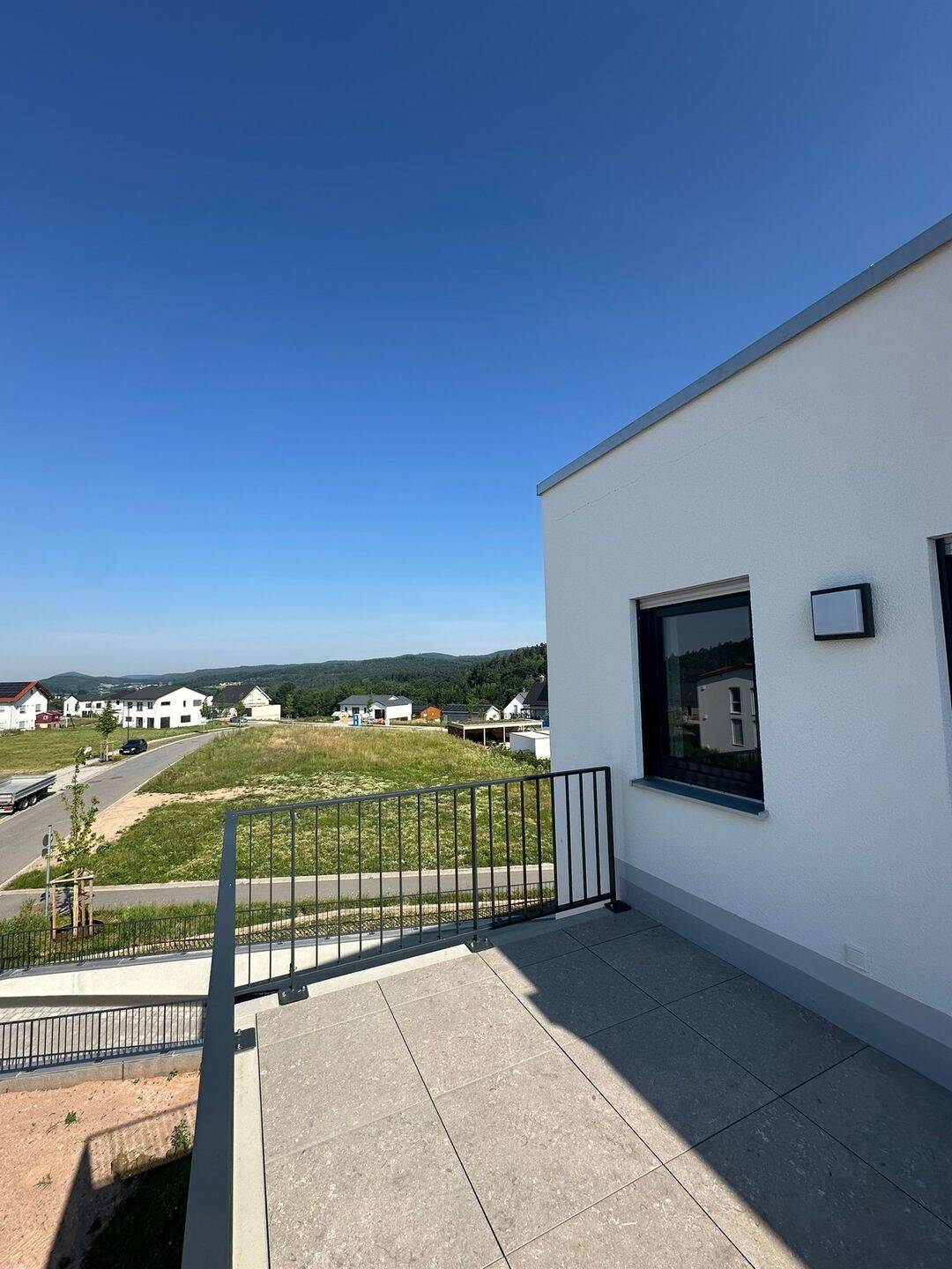 Genießen Sie die Aussicht – Neubauwohnung mit großzügigem Balkon!, 93086 Wörth a.d. Donau (Wörth)