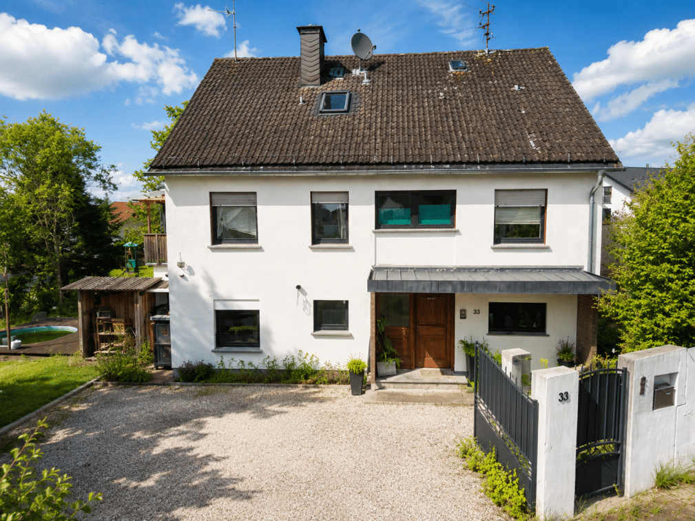 Viel Platz für die ganze Familie – Einfamilienhaus mit separater Einliegerwohnung, 56237 Alsbach