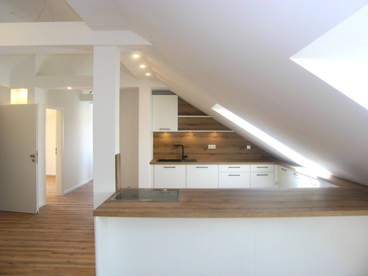 Moderne 3-Zimmer-Wohnung im Dachgeschoss mit Loggia, 91220 Schnaittach