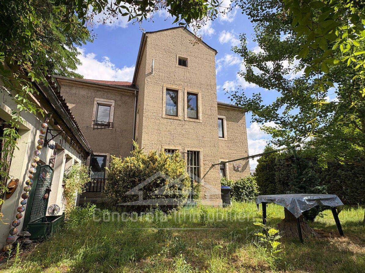 Charmantes Ein-/ Zweifamilienhaus mit viel Potenzial, 1445 Radebeul