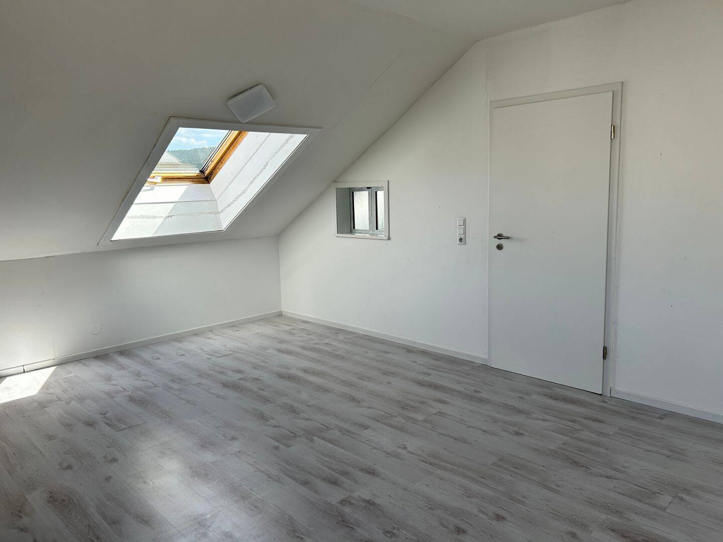 3-Zimmer Dachgeschosswohnung mit Klimaanlage in Kulmbach-Mangersreuth!, 95326 Kulmbach