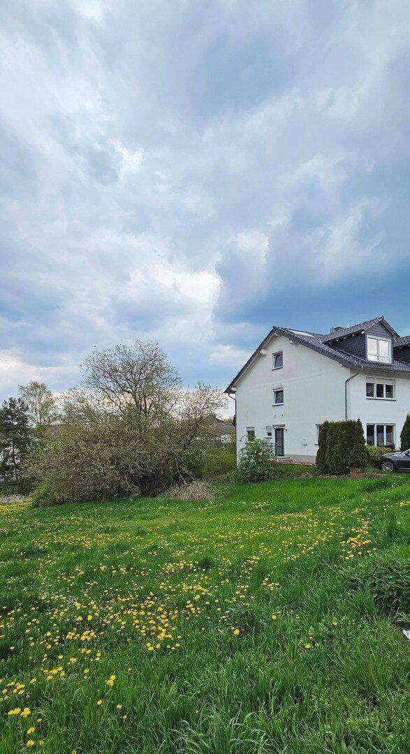 Familienparadies: Großzügige Doppelhaushälfte im Grünen, 65232 Taunusstein