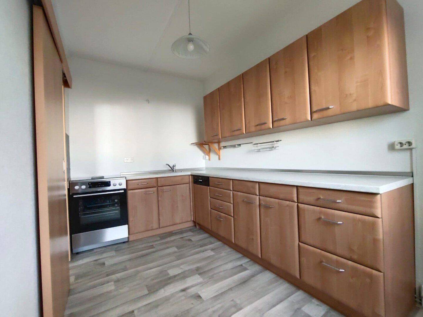 Gemütliche 2-Zimmer-Wohnung mit Balkon & Einbauküche in Gera-Bieblach, 7546 Gera