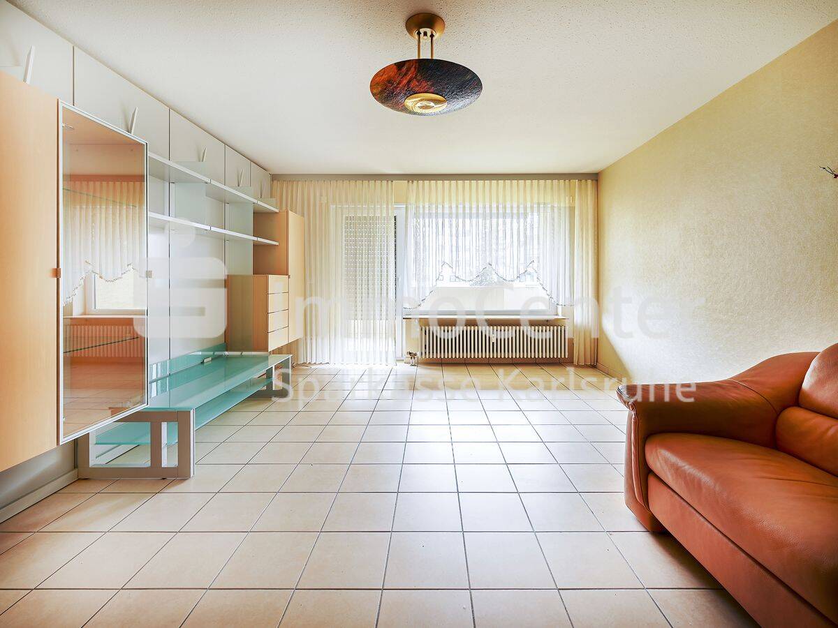 Wohnen mit Wohlfühlfaktor: Helle Eigentumswohnung mit Loggia, TG-Stellplatz und viel Potenzial!, 76149 Karlsruhe (Neureut Nordstadt)