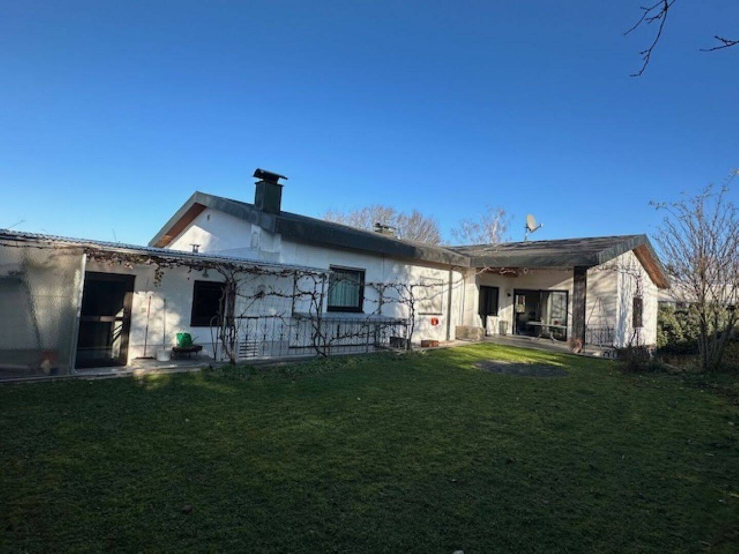 Bungalow mit An-/Aus-/Neubaupotential, 86850 Fischach