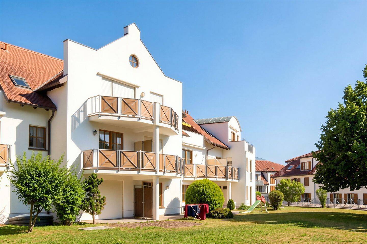+++ Über den Dächern von Pennrich! Sehr gepflegte 2-Zimmerwohnung mit Dachterrasse und Fernblick +++, 1156 Dresden