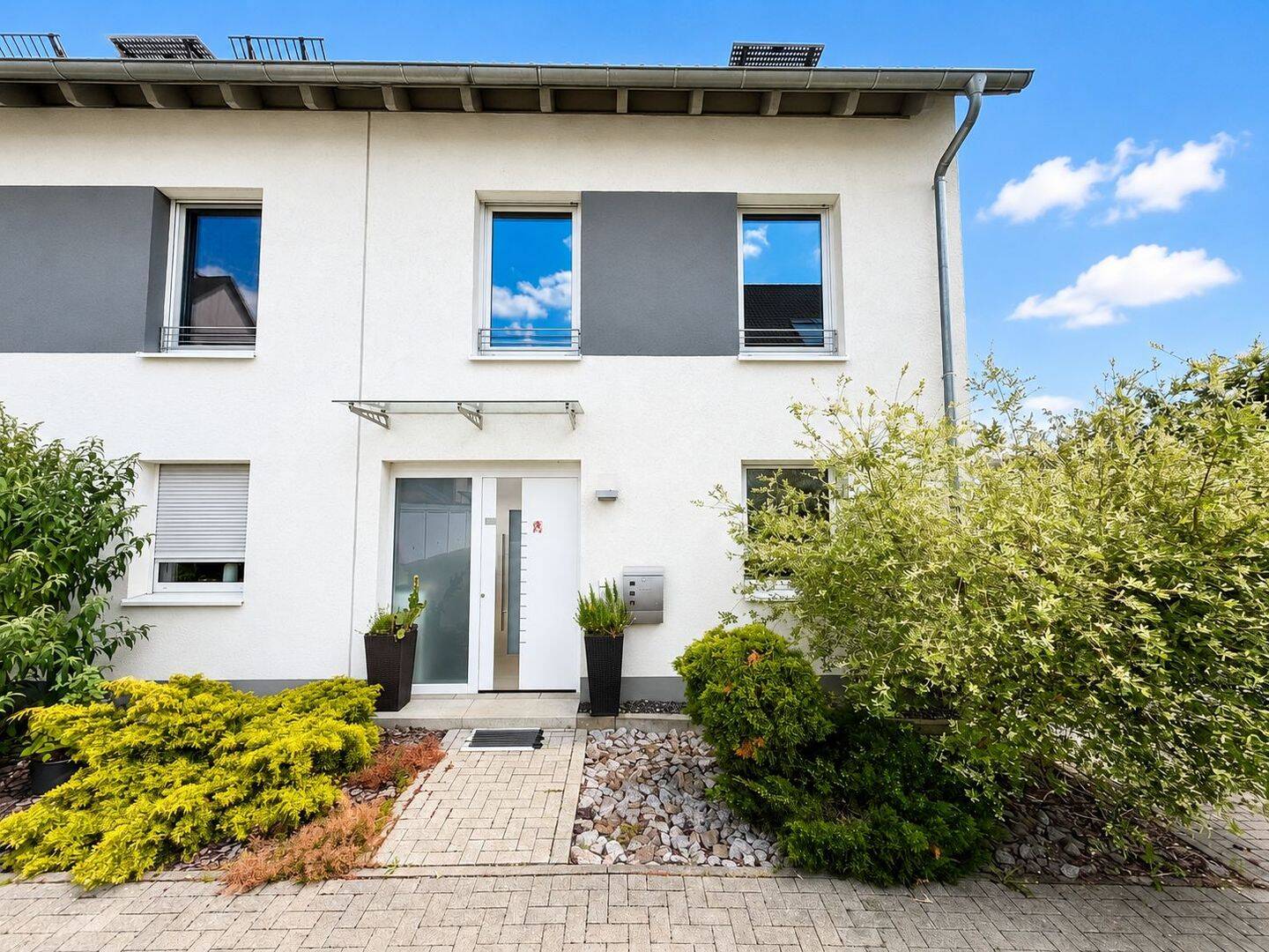 Modernes 5-Zimmer-Reihenendhaus: Wohnkomfort auf 3 Etagen für die ganze Familie, 1129 Dresden (Hellerberge Pieschen-Nord/Trachenberge Trachau)