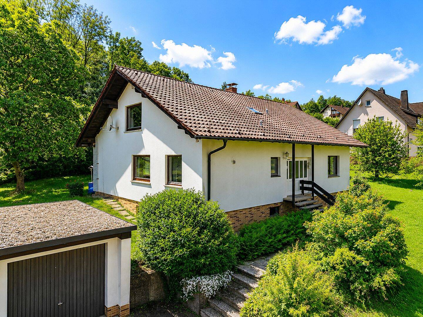 Wohnhaus mit großem Garten in begehrtester Lage von Marktrodach, 96364 Marktrodach