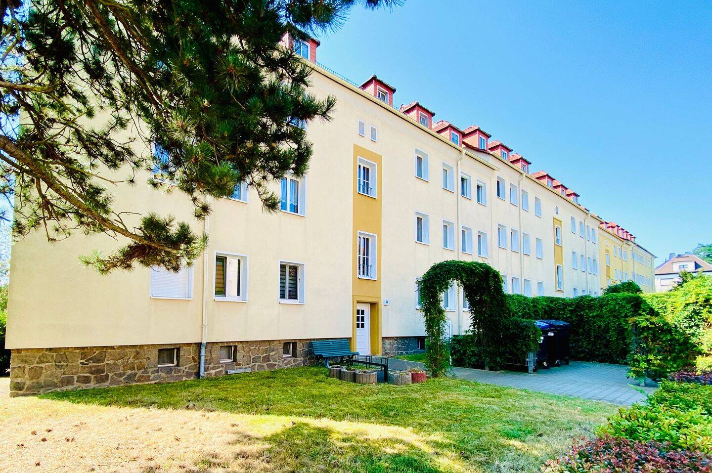 großzügige 2-Raum-Wohnung in Ronneburg mit Balkon, 7580 Ronneburg