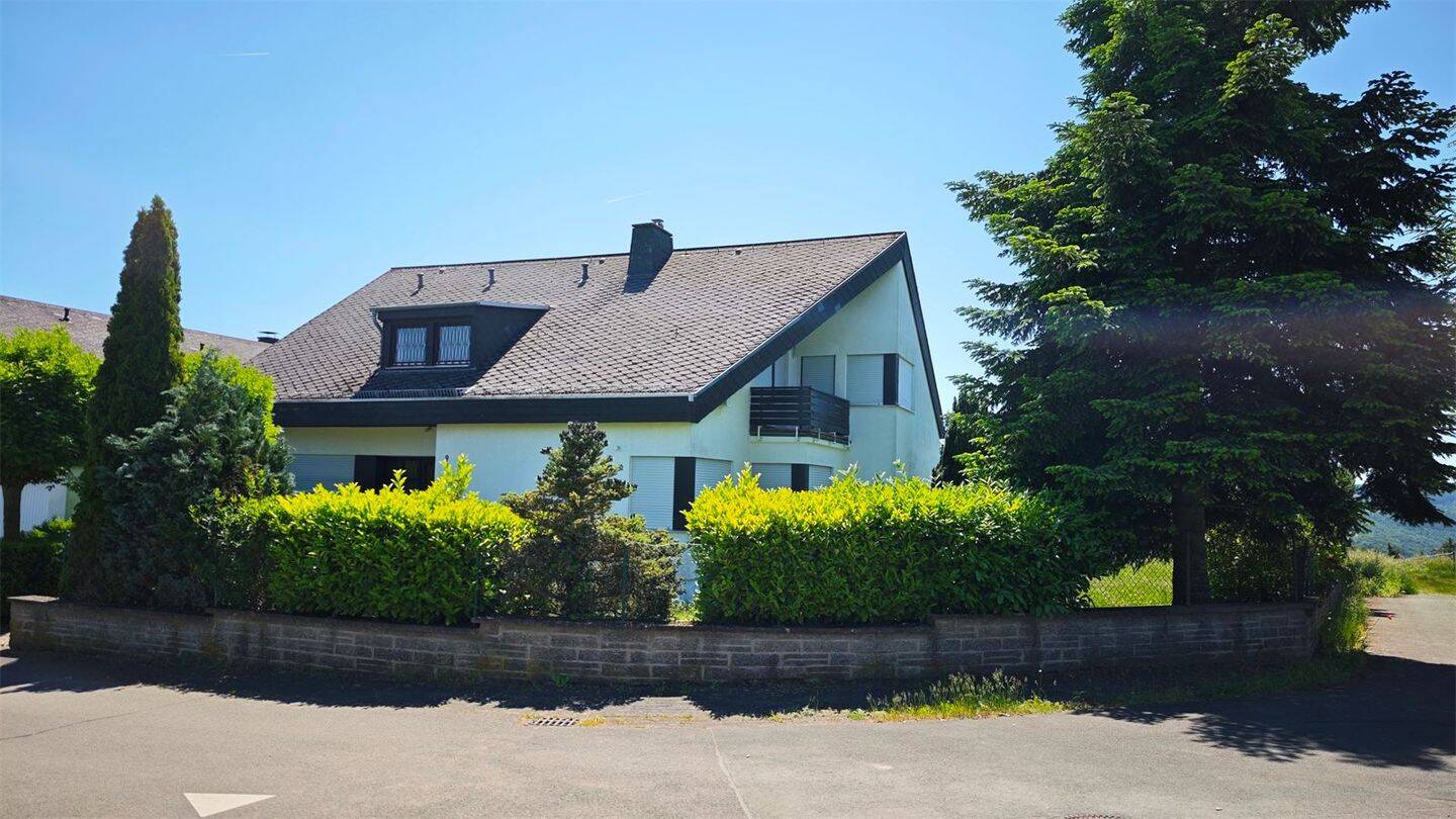 Gepflegtes 1-2 Fam. Haus mit viel Platz, 56348 Bornich