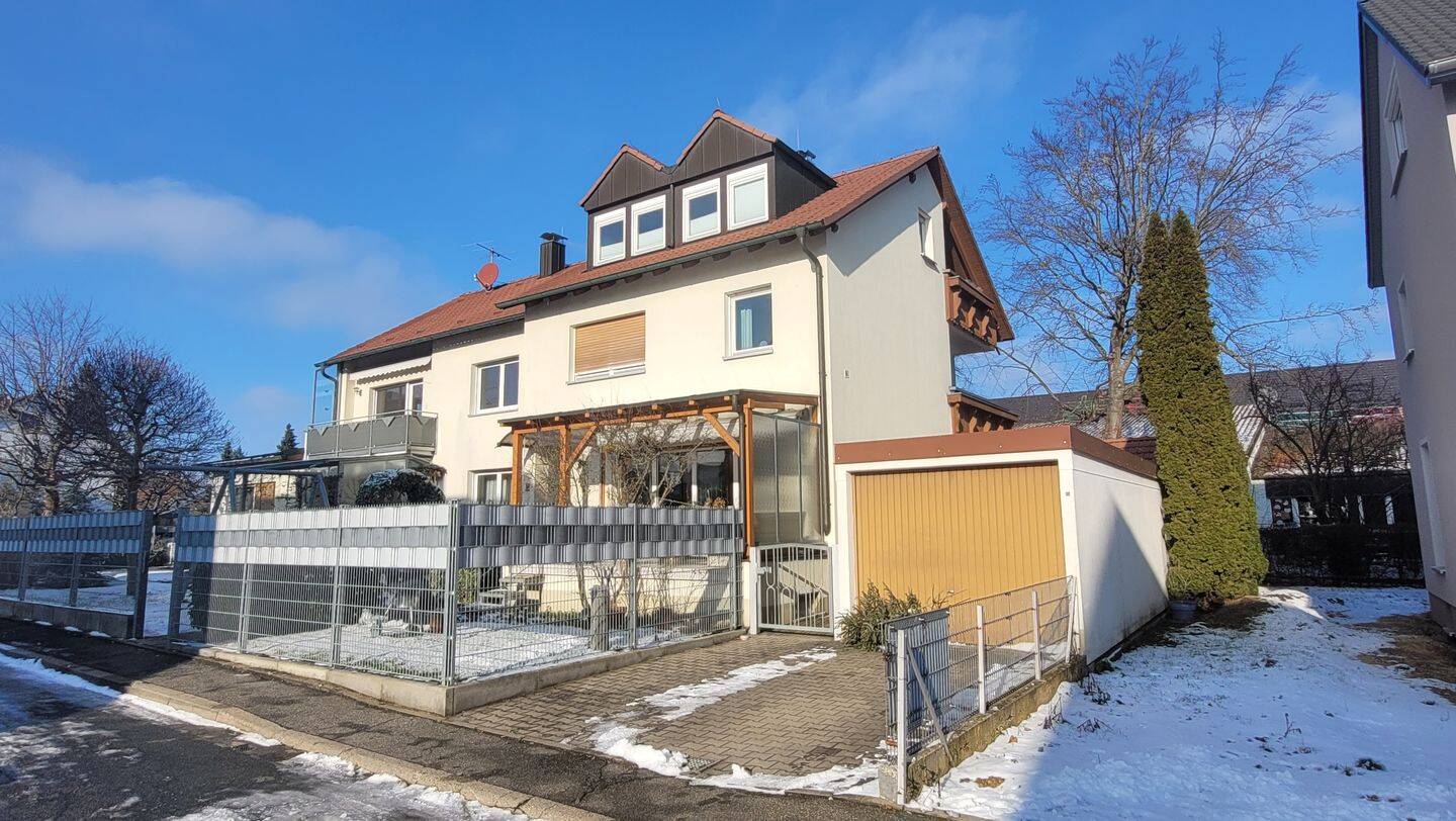 AUF 3 JAHRE BEFRISTET! 4-Zimmer-Wohnung mit Balkon/Terrasse und kleinem Garten in Dechsendorf, 91056 Erlangen
