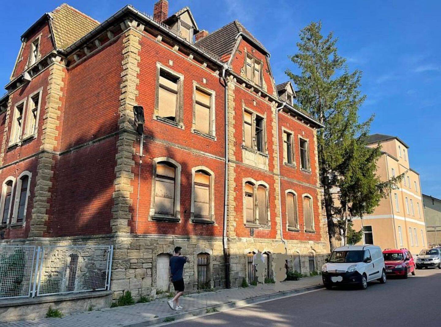 Luxuriöse Villa-Mehrfamilienhaus mit Bauplatz und eigenem Brunnen – Ein Traum für Investoren!, 6712 Zeitz