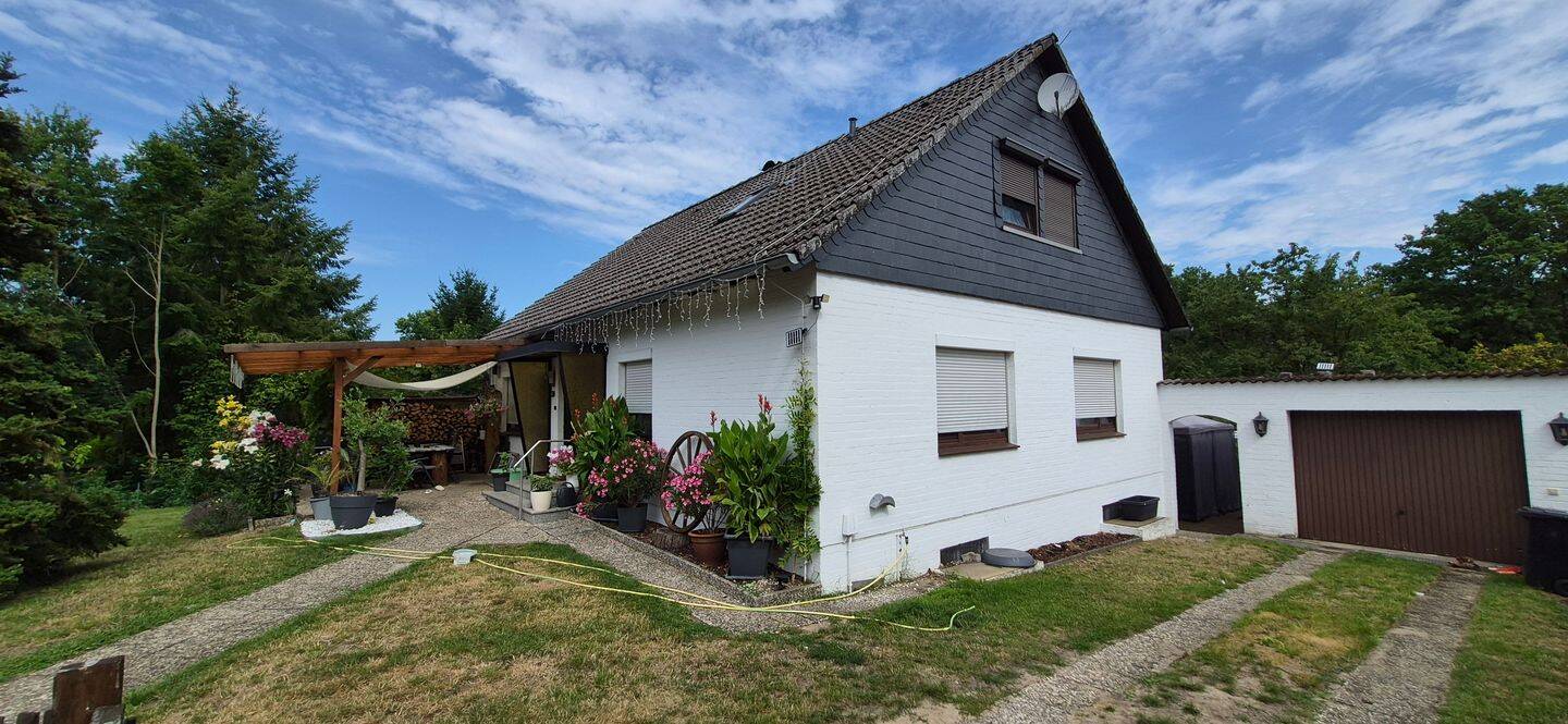 In ruhiger Sackgassenlage * 1-2 Familienhaus * Küche mit EBK * 2 Bäder * Vollkeller * Garage, 29478 Höhbeck