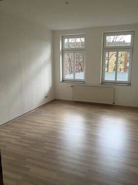 Günstige 3-Zi. mit Aufzug, Einbauküche, Balkon, Wanne, Dusche und Laminat!, 9130 Chemnitz (Hilbersdorf Sonnenberg Yorckgebiet Zentrum)