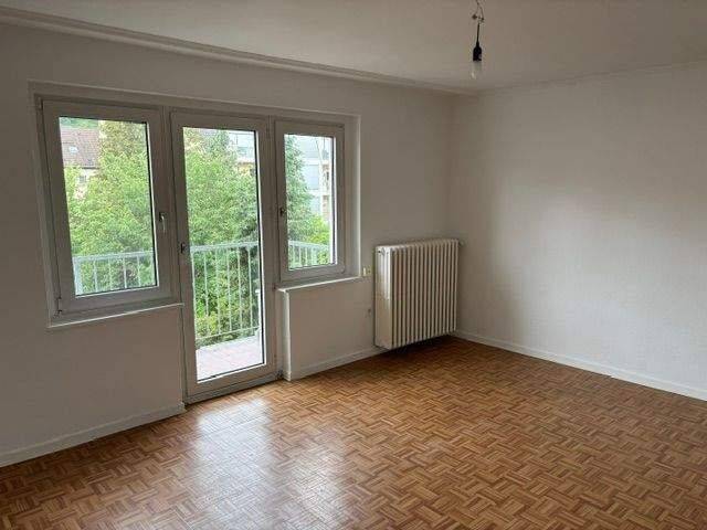 Kessenich! Renovierte 3-Zimmer mit ca. 90 m² Wohnfläche, Duschbad und kleinen Balkon, 53129 Bonn (Dottendorf Kessenich Poppelsdorf Zentrum)