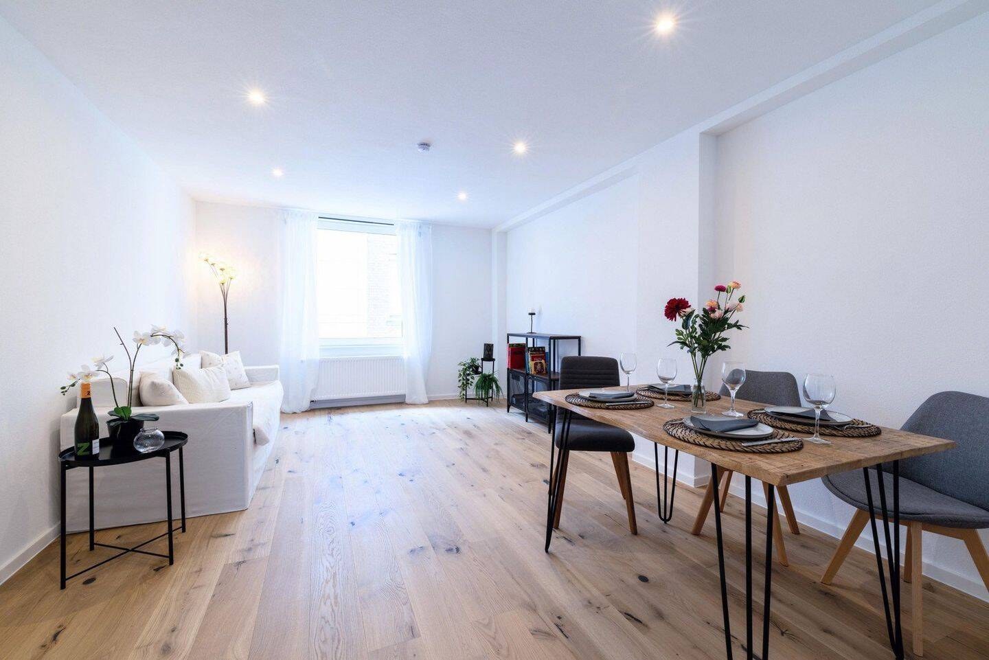 Stilvolle, lichtdurchflutete Wohnung in ruhiger West Lage – Erstbezug nach hochwertiger Sanierung, 70193 Stuttgart (Nord West)