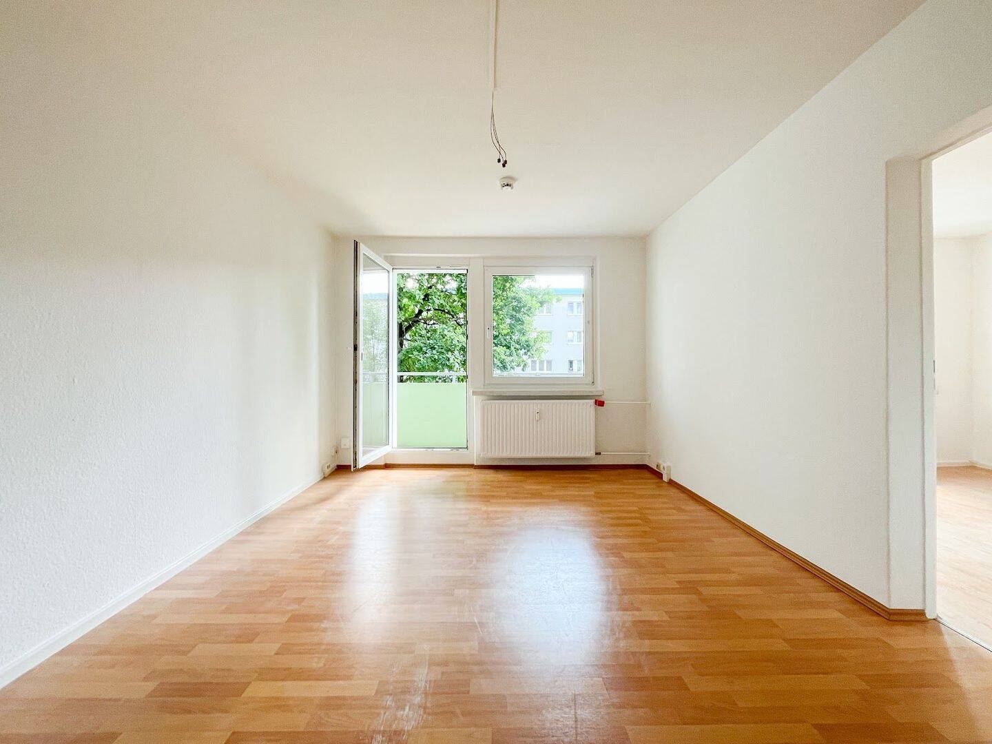 Renoviertes Wohnglück in ruhiger Lage: Helle Wohnung mit Balkon, 9120 Chemnitz (Altchemnitz Bernsdorf Helbersdorf Kapellenberg)