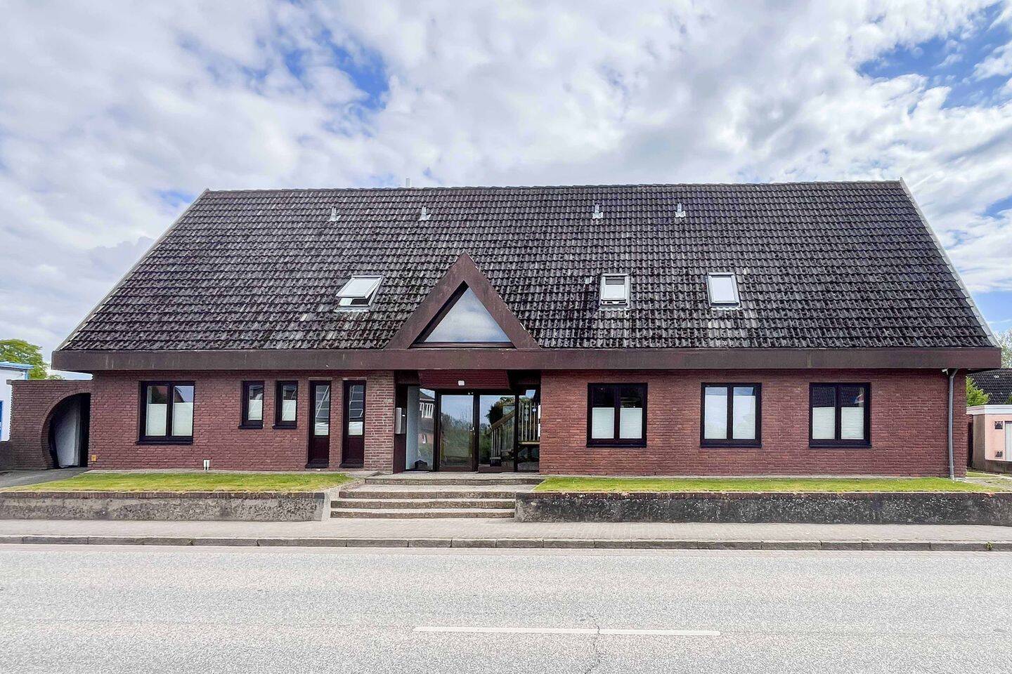 Ostsee-Flair trifft Rendite: Mehrfamilienhaus mit 5 Wohneinheiten in Barsbek, 24217 Barsbek