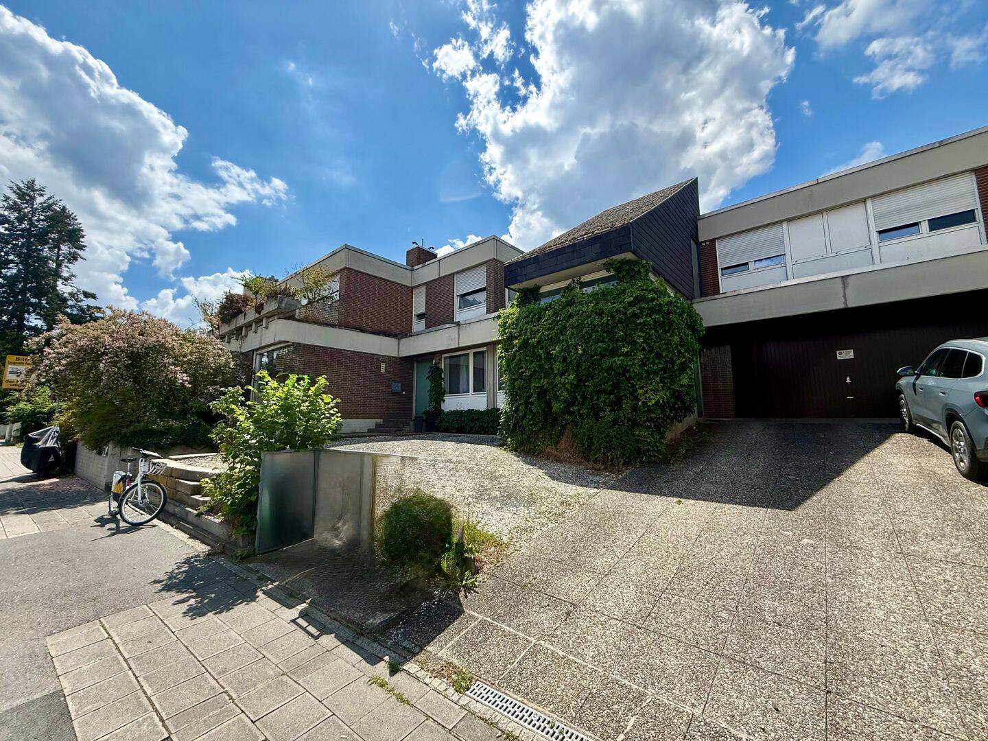 Großzügiges repräsentatives Architektenhaus in Toplage am Wiesengrund, 90763 Fürth (Südstadt Weikershof)