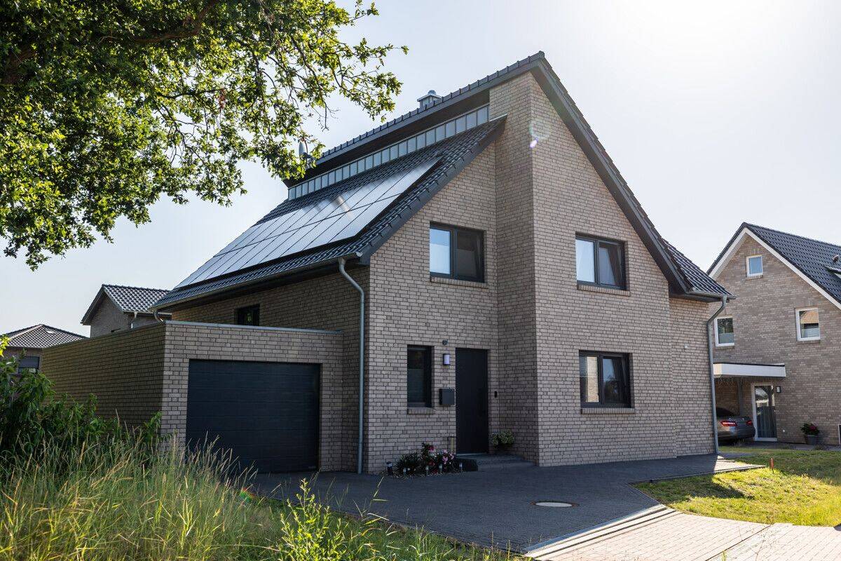 *** TRAUMHAUS der EXTRAKLASSE – BAUJAHR 23 mit PV ANLAGE + SPEICHER – ERDWÄRMEPUMPE & EXTRAS ***, 27751 Delmenhorst