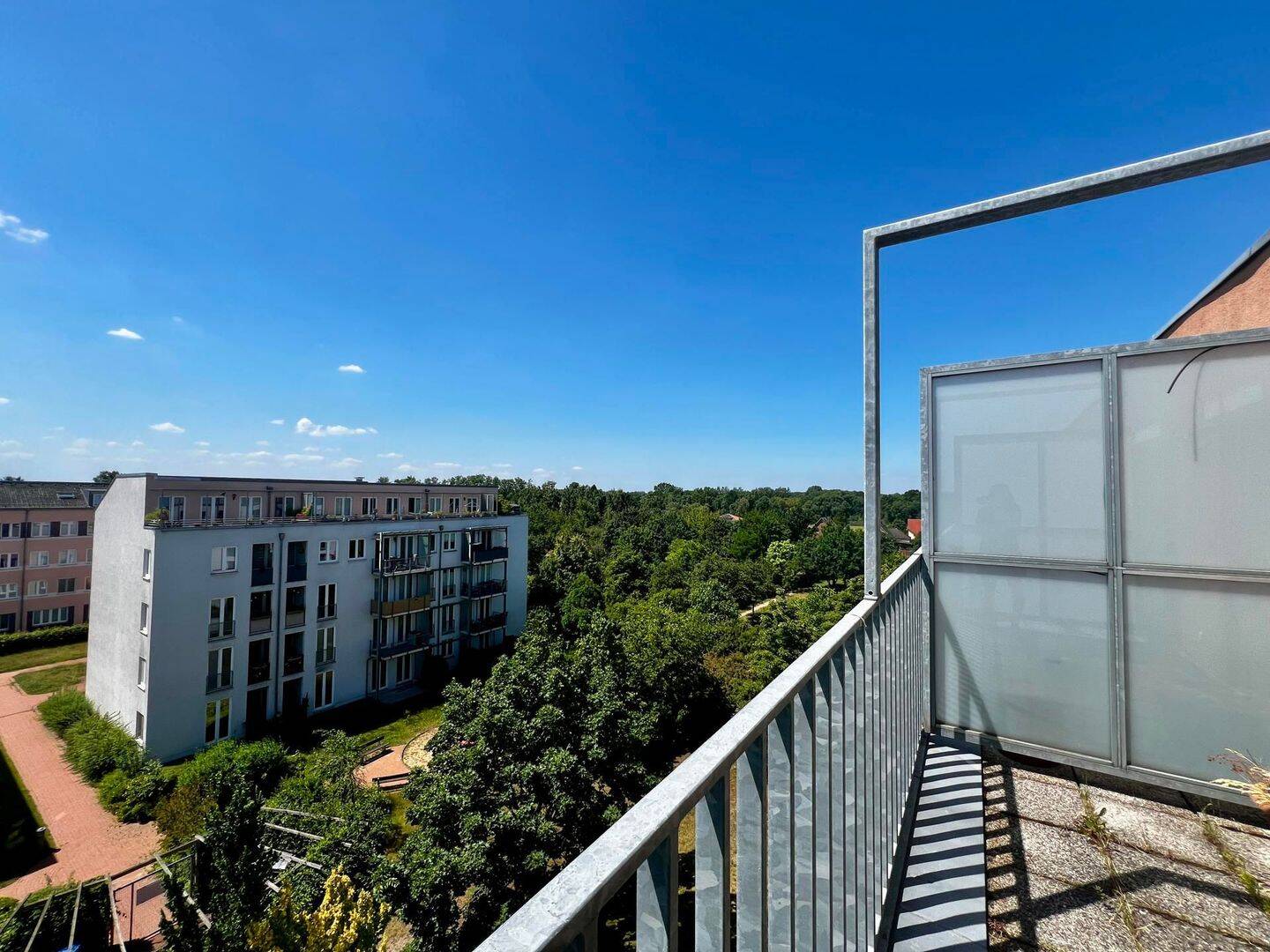 Geräumiges Familiendomizil mit raumhafter Dachterrasse, 13127 Berlin (Pankow)