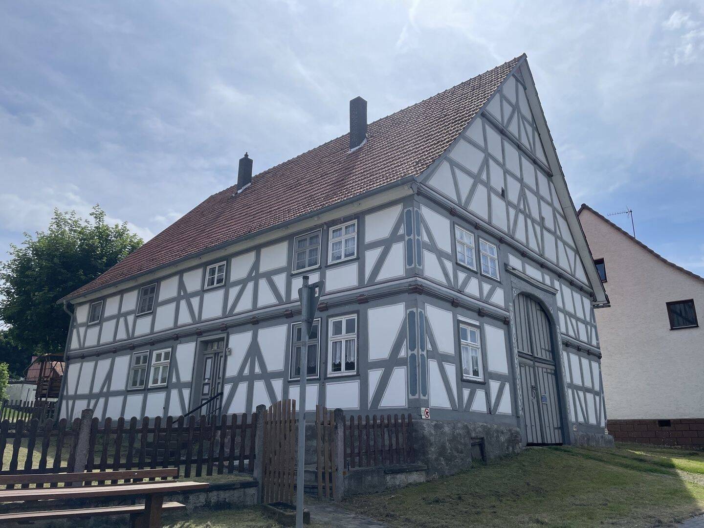 Saniertes Fachwerkhaus im historischen Ortskern von Liebenau-Niedermeiser, 34396 Liebenau