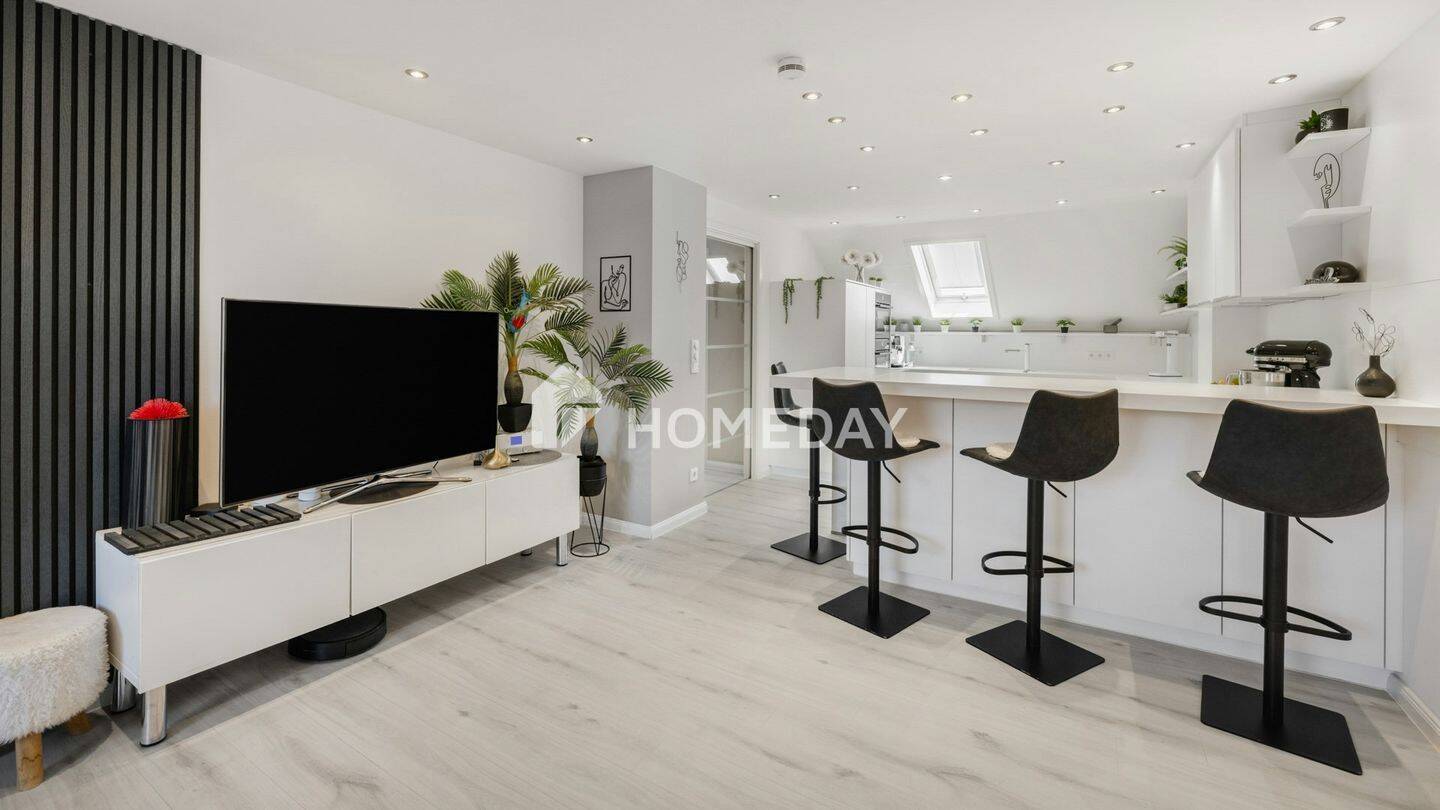 Kernsanierte Dachgeschosswohnung mit exklusivem Dachboden und hochwertiger Designküche, 84030 Ergolding (Industriegebiet)