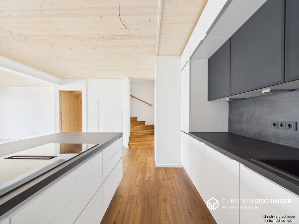 Ihr neues Zuhause: Stadthaus mit zwei Terrassen und Einbauküche, 93073 Neutraubling