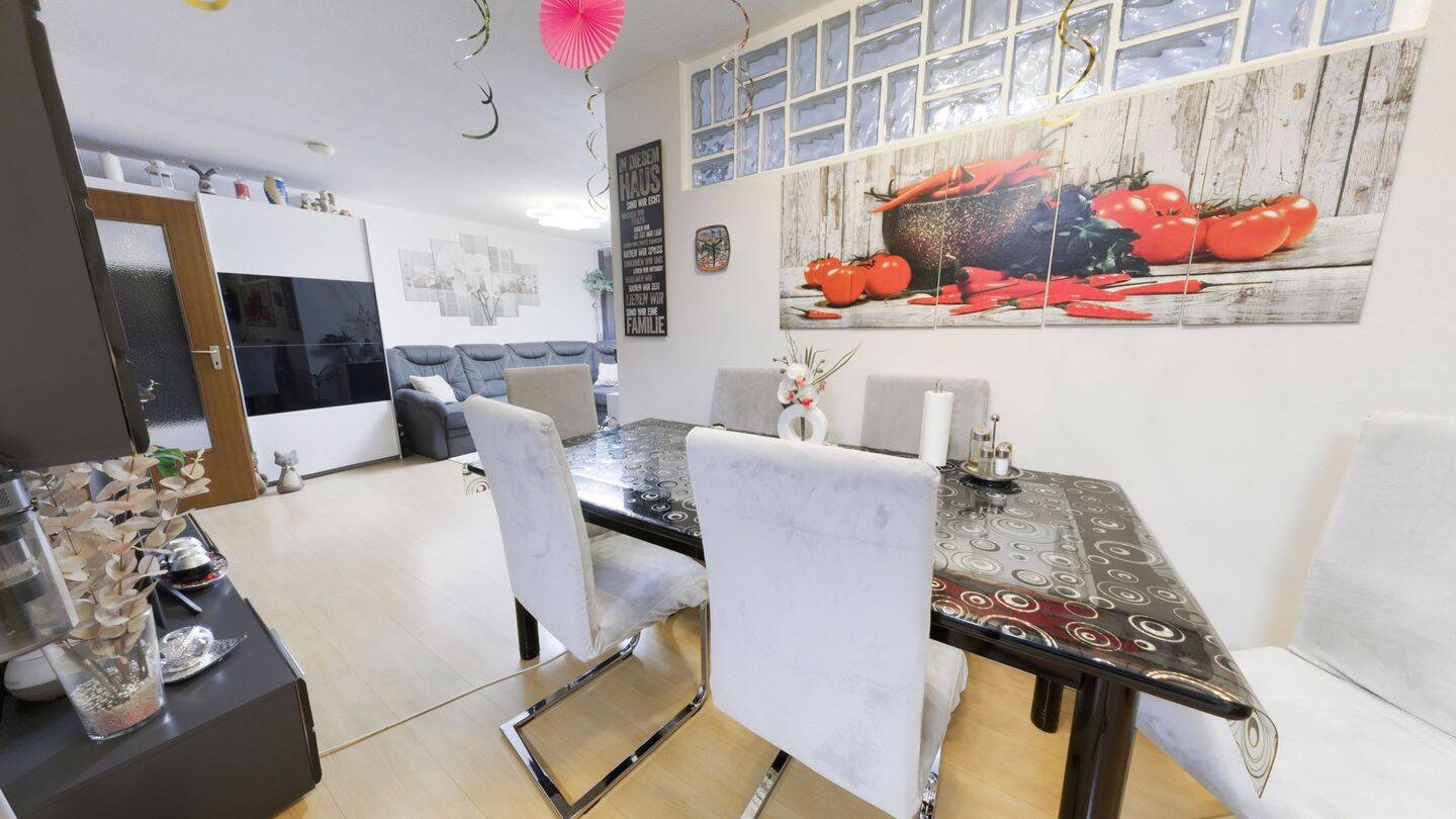 Gepflegte 3 Zimmerwohnung mit Aufzug, Stellplatz und guter Infrastruktur, 90547 Stein