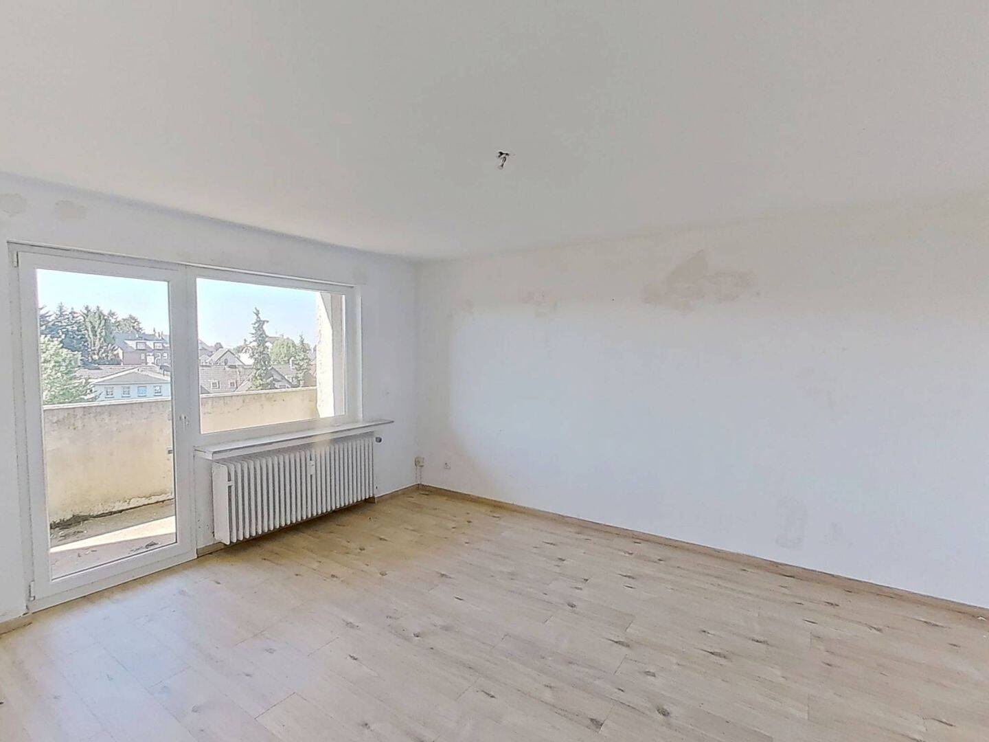 Gestaltungsspielraum inklusive – 4-Zimmer-Wohnung mit Balkon sucht kreative Mieter, 42719 Solingen (Gräfrath Merscheid Solingen-Mitte Wald)