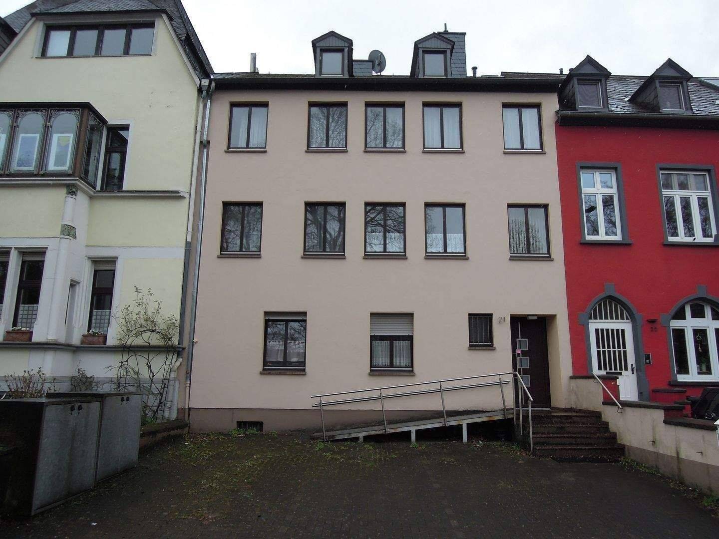 Top Lage im Alleenbereich Trier-Süd, Mehrfamilienhaus mit 3 Stellplätzen zu verkaufen !, 54290 Trier (Innenstadt Trier-Süd)