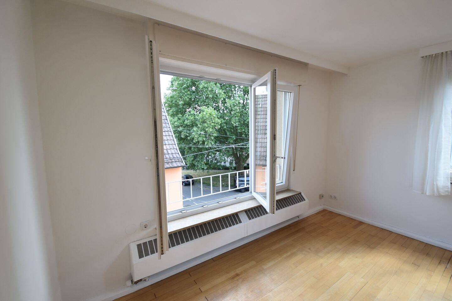 Wohnen auf der Hohen Warte – Lichtdurchflutete 4-Zimmer-Wohnung mit EBK und Hobbykeller, 70469 Stuttgart (Feuerbach Zuffenhausen)