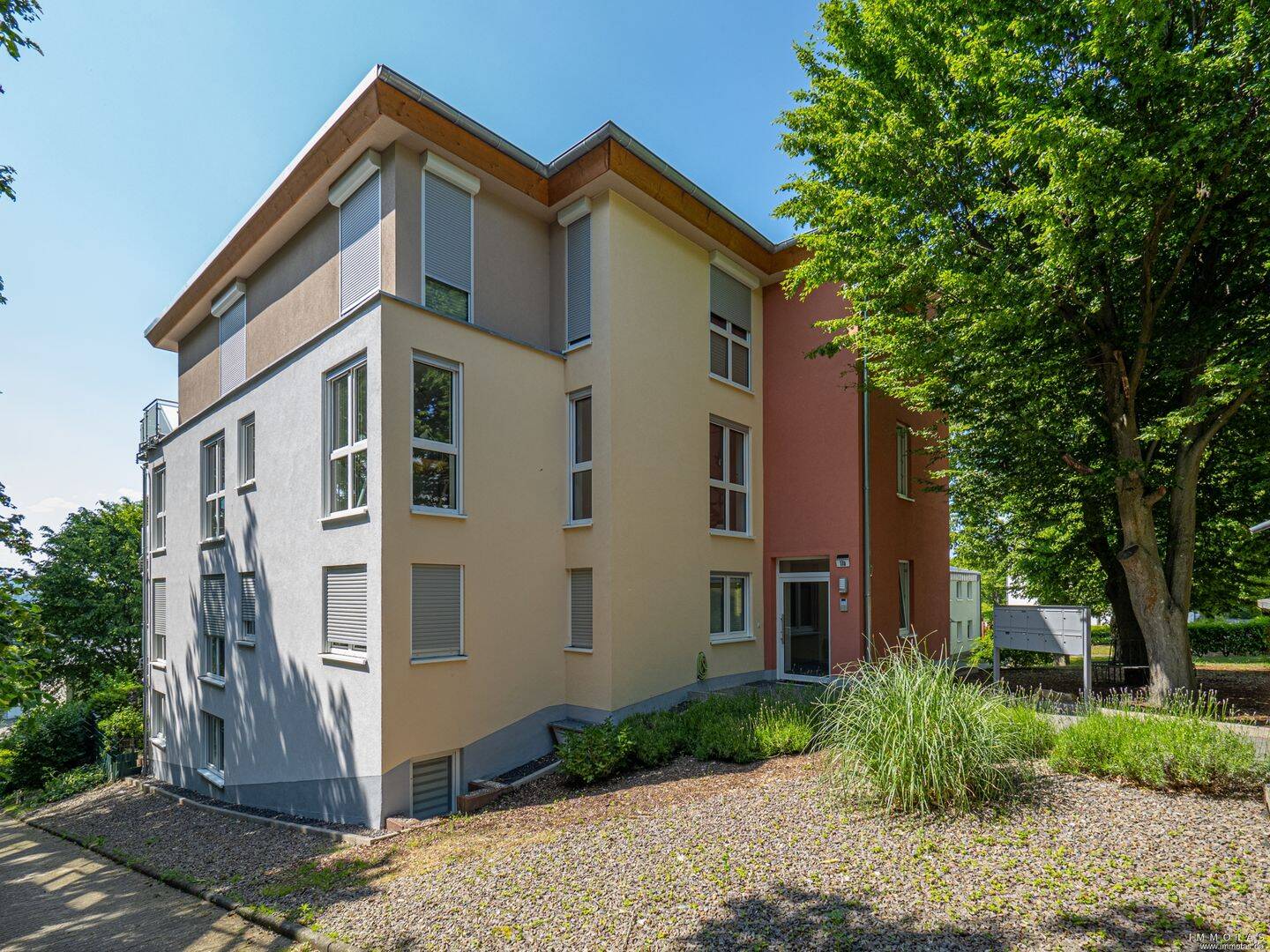 Vermietete Eigentumswohnung im Souterrain mit Terrasse, Garten und Garage auf der Horchheimer Höhe, 56076 Koblenz (Ehrenbreitstein Horchheim Horchheimer Höhe Pfaffendorf Pfaffendorfer Höhe)