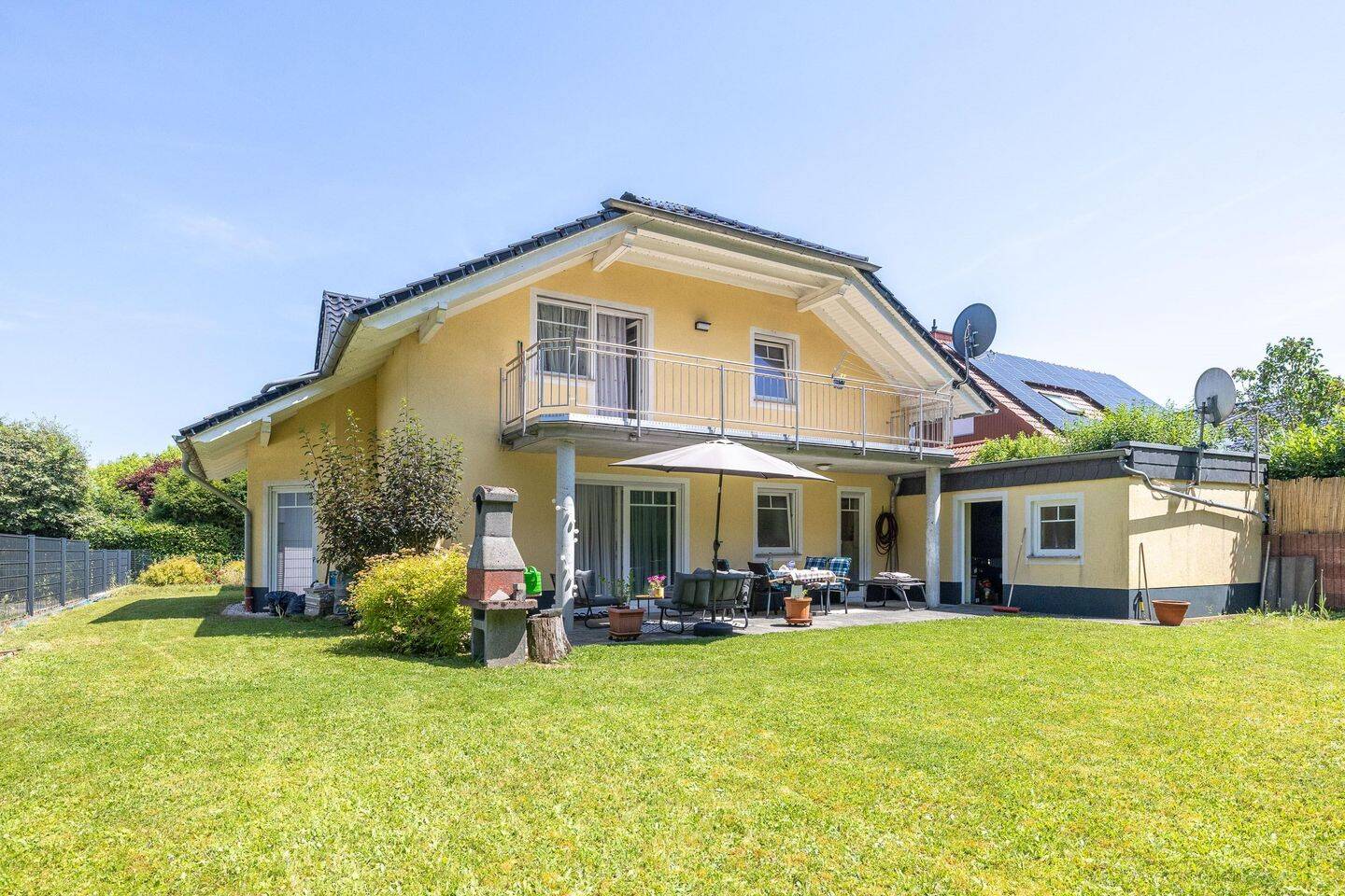 Modernes Einfamilienhaus mit großzügigem Wohnkonzept, Garten und E-Ladestation, 56249 Herschbach