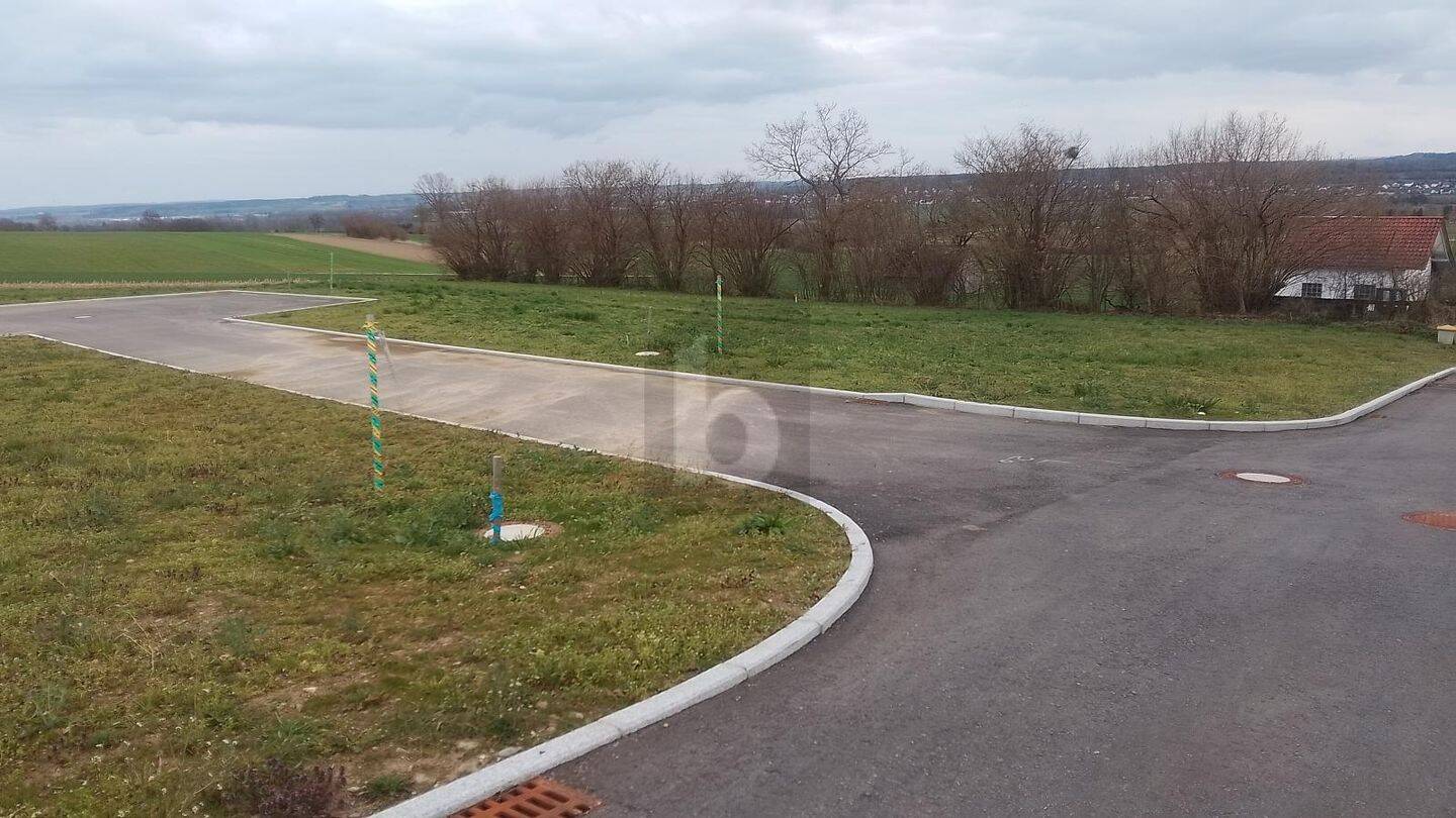 BESTLAGE MIT AUSSICHT – PLATZ FÜR TRAUMVILLA, 72516 Scheer