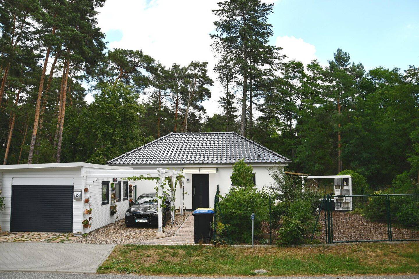 Moderner Neubau–Bungalow  mit pflegeleichtem Garten, 14822 Borkheide