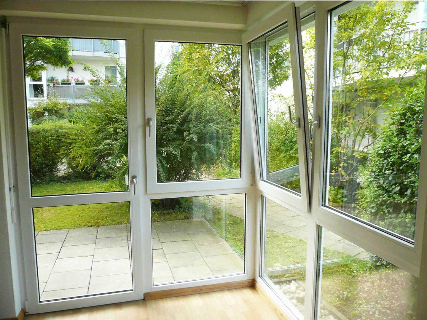 Helle 1-Zimmer-Wohnung mit großer Terrasse und separater Küche, 86161 Augsburg (Herrenbach Hochfeld Innenstadt Spickel Universitätsviertel)