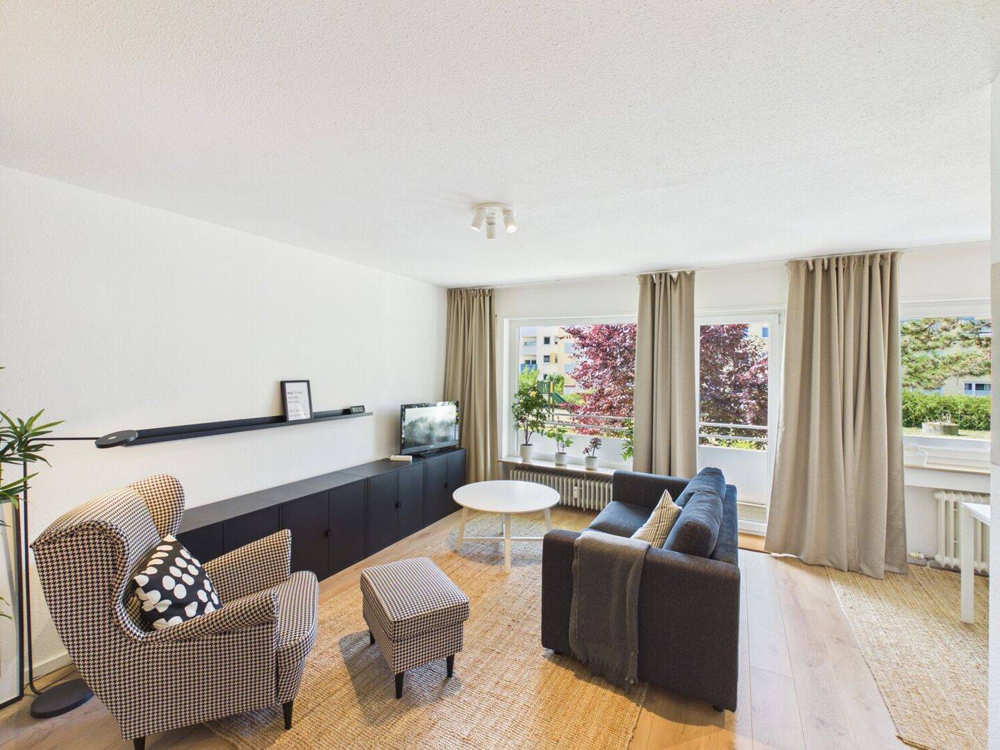 Gemütliche, vollmöblierte Wohnung mit sonnigem Balkon und Gartenblick, 65205 Wiesbaden