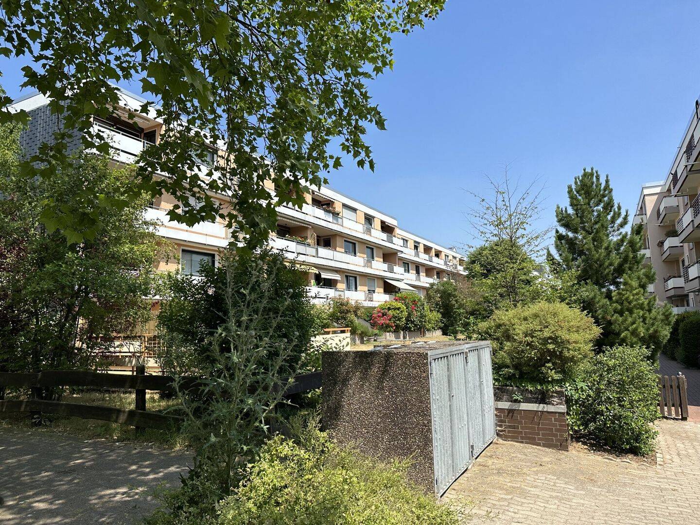 Ihr neues IMMOBILIEN QUARTIER: sanierte 4- Zi. Wohnung mit 2 Balkonen in Bahnhofsnähe v. Wunstorf, 31515 Wunstorf