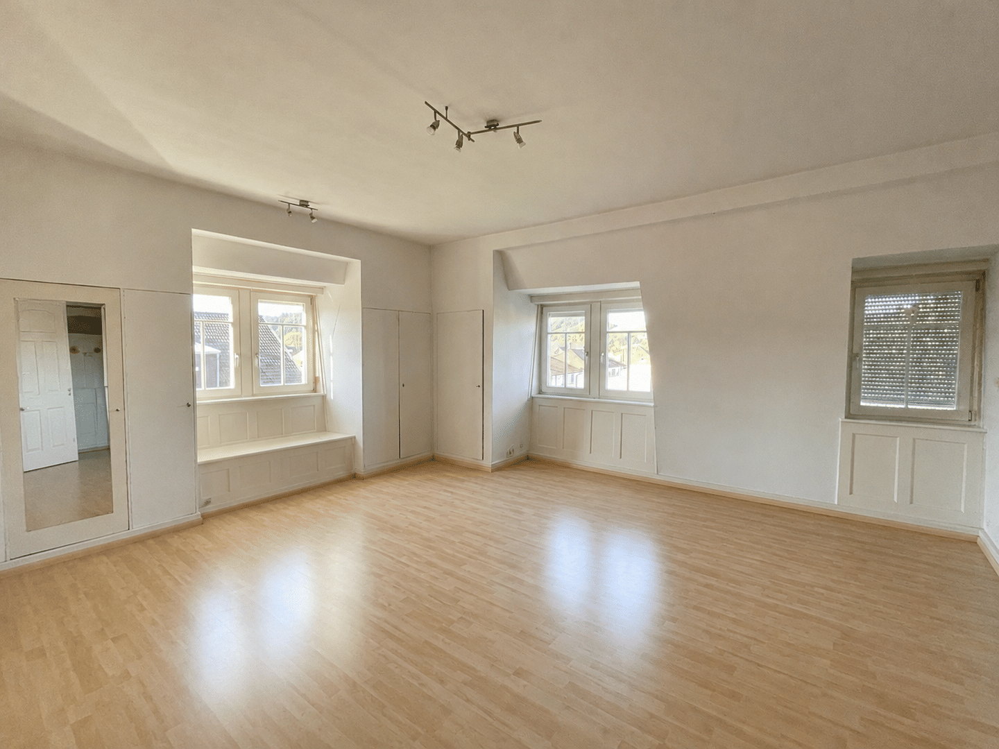 Stilvoll wohnen im Herzen von Oberkirch: Schöne, helle 2-Zimmer-Dachgeschosswohnung (Gründerzeithaus), 77704 Oberkirch