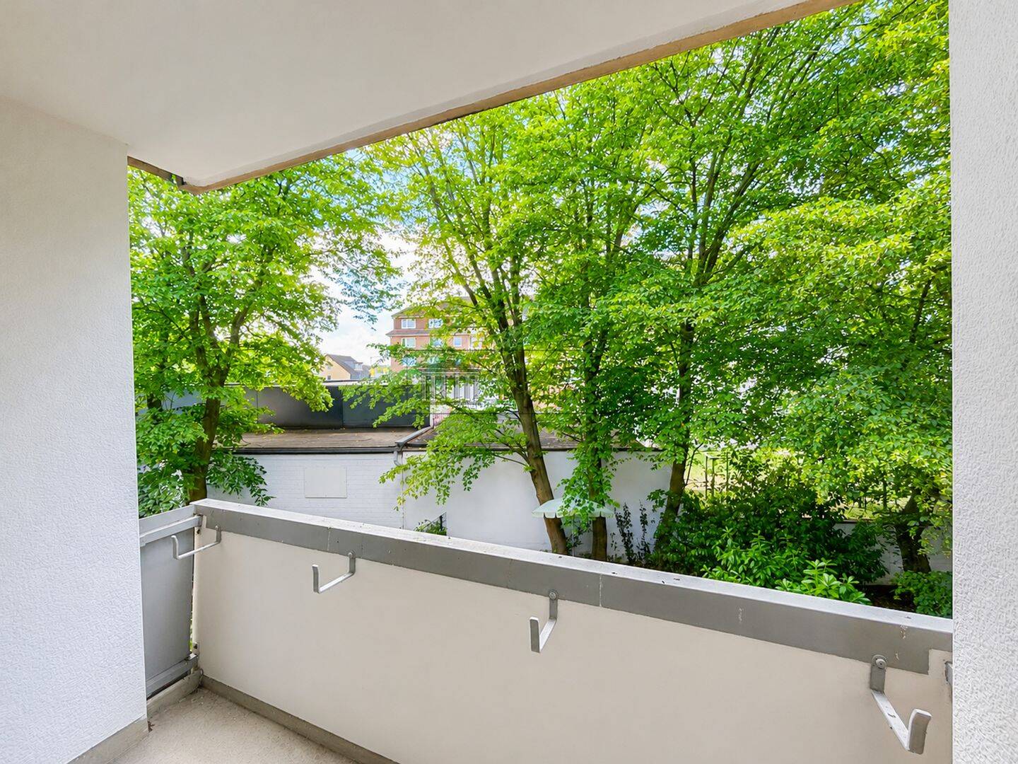 Einziehen oder vermieten – Modernisierte Wohnung mit Balkon, 51063 Köln (Mülheim Buchheim Stammheim)