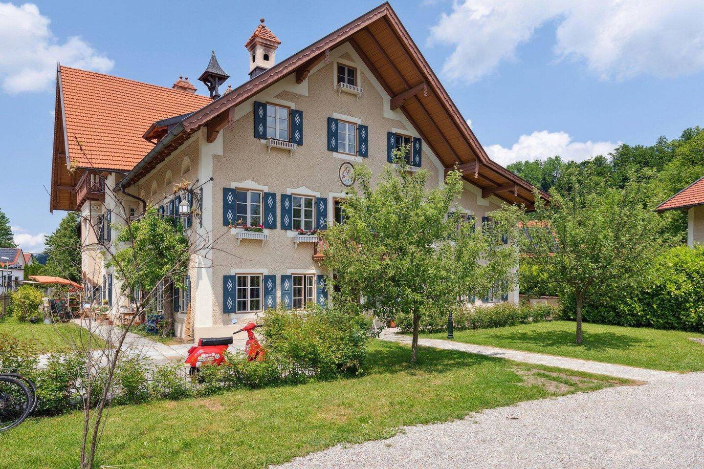 Stilvolle 4-Zimmer-Maisonette-Wohnung in einem kernsanierten Gutshaus im Chiemgau, 83313 Siegsdorf