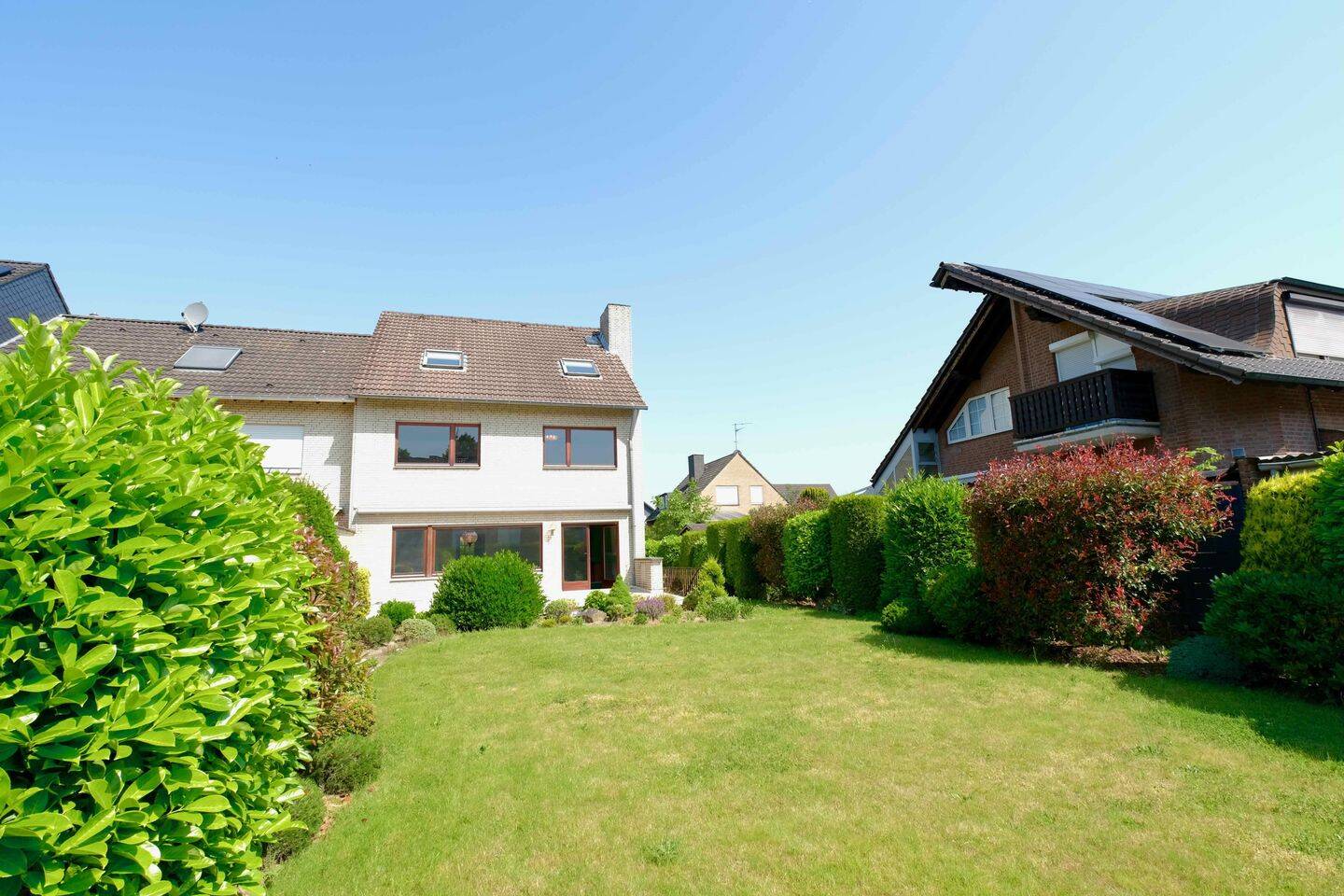 Familienhaus mit Traumgarten – großzügiges Reihenendhaus in begehrter Lage von Dormagen-Zons, 41541 Dormagen