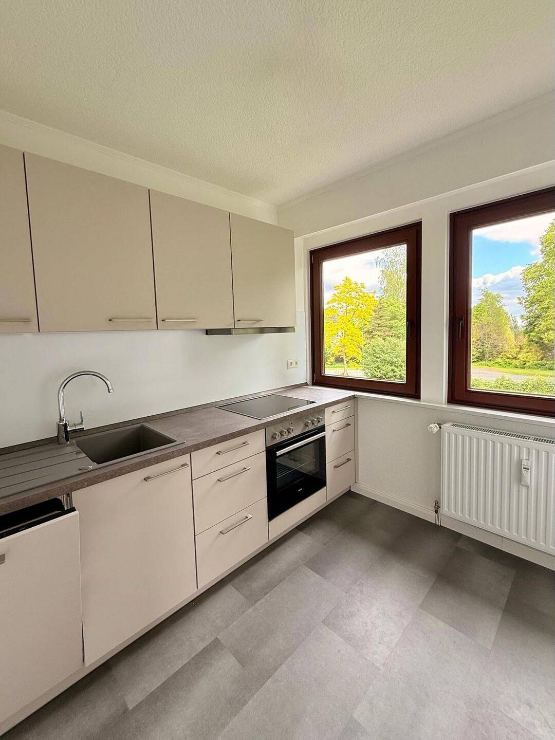 Helle 2-Zimmer-Wohnung mit neuer Einbauküche und Stellplatz in Thedinghausen, 27321 Thedinghausen