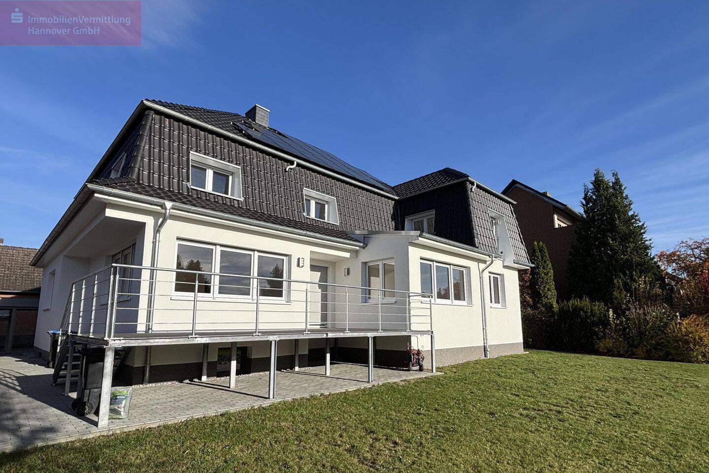 Exklusives Zweifamilienhaus – Erstbezug nach Umbau, 31275 Lehrte