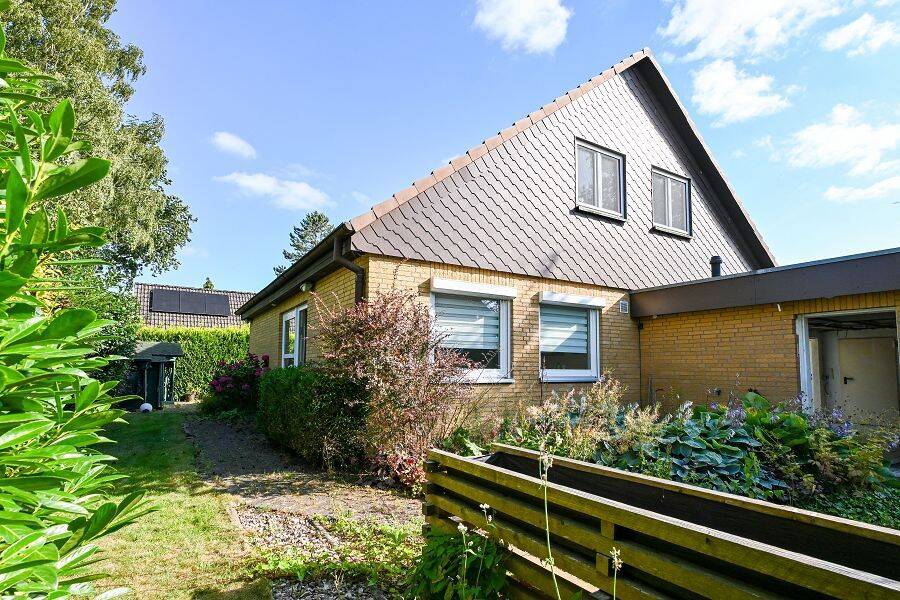 Charmantes, lichtverwöhntes Einfamilienhaus mit Garage auf großem Grundstück!, 23845 Seth