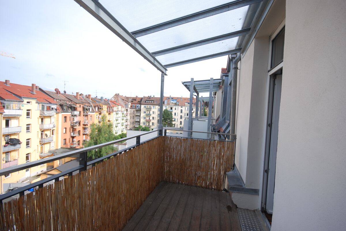 Einziehen und Wohlfühlen – geschmackvoll sanierte Altbauwohnung mit Balkon!, 90461 Nürnberg