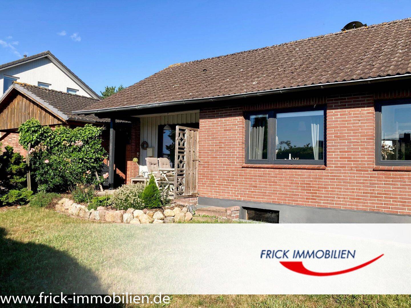 Einfamilienhaus mit Garage und Carport in Strandnähe, 23730 Neustadt in Holstein
