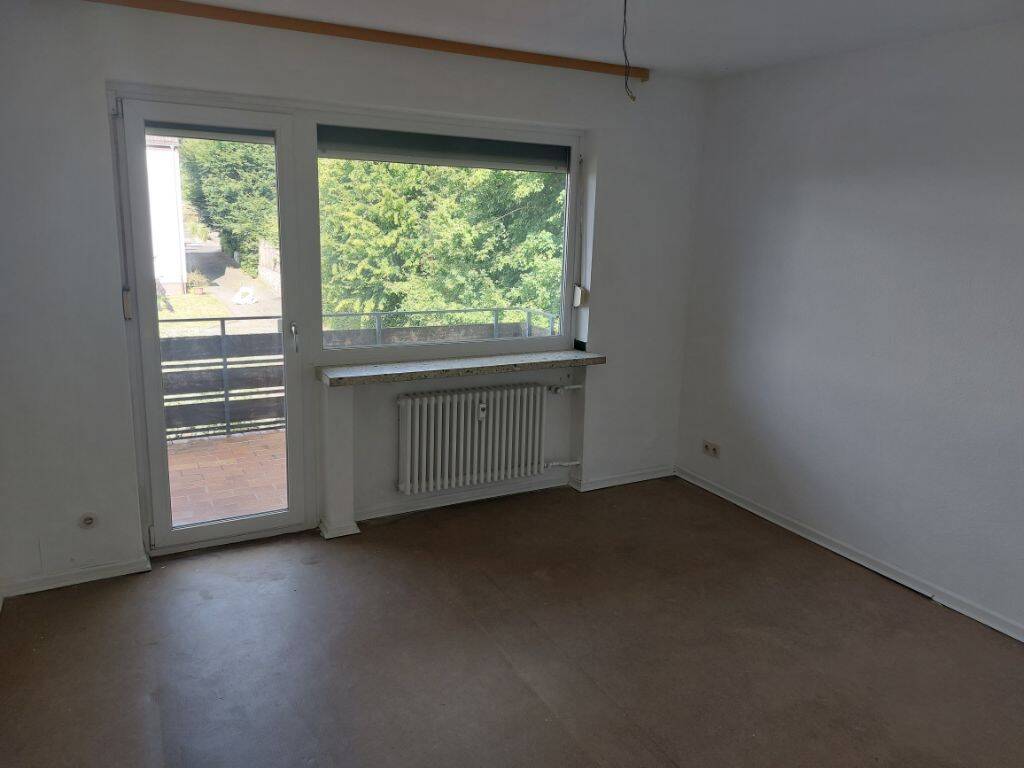 Helle, ruhige Wohnung mit Balkon in Nebenstraße in zentraler Lage nahe Rehwiesen, 34128 Kassel (Harleshausen Jungfernkopf Kirchditmold)